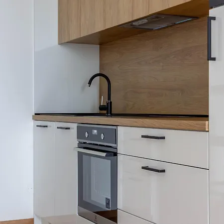 As Bella S Loggiou A Bezplatnym Vnutornym Parkovanim * Kösice