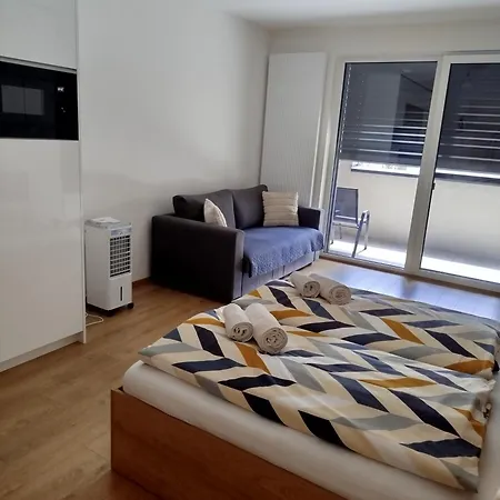 As Bella S Loggiou A Bezplatnym Vnutornym Parkovanim Kösice